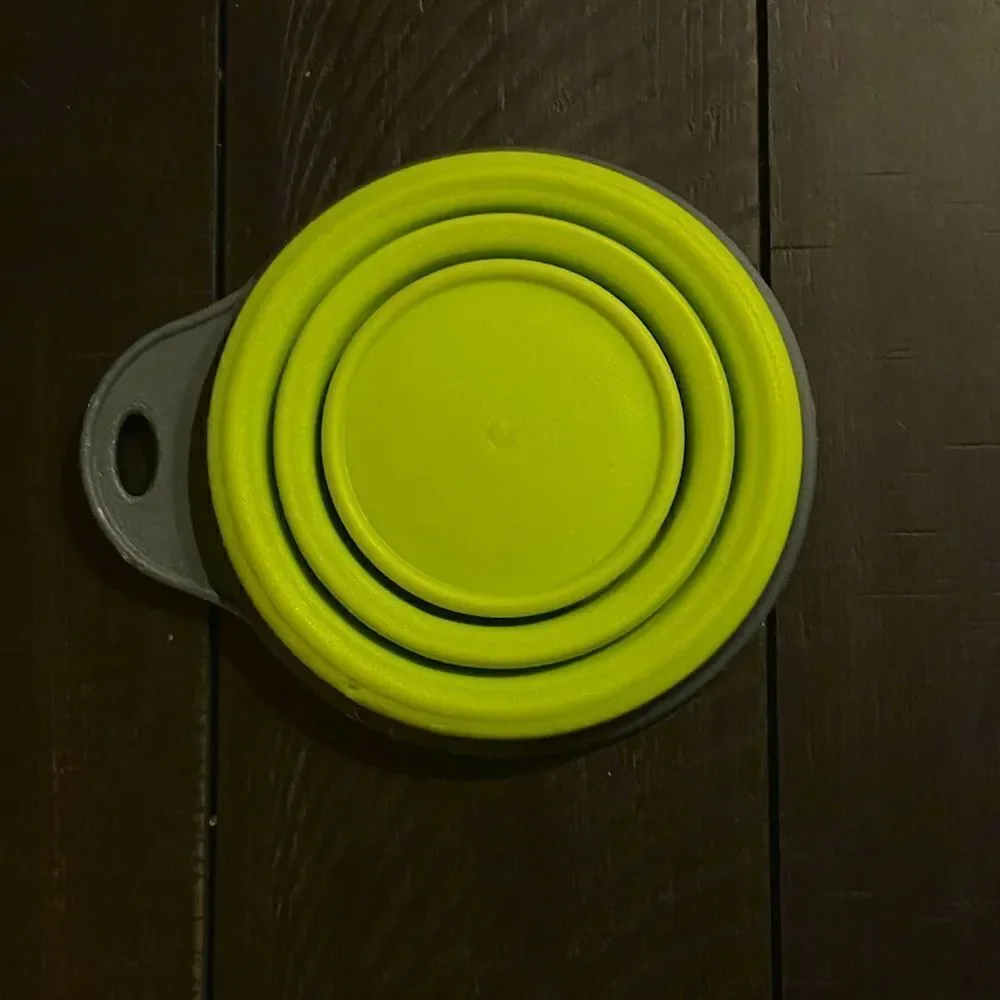 Small Pet, Collapsible, Green & Gray, Water/Food Dish. 4.5 in. x 1.75 in.